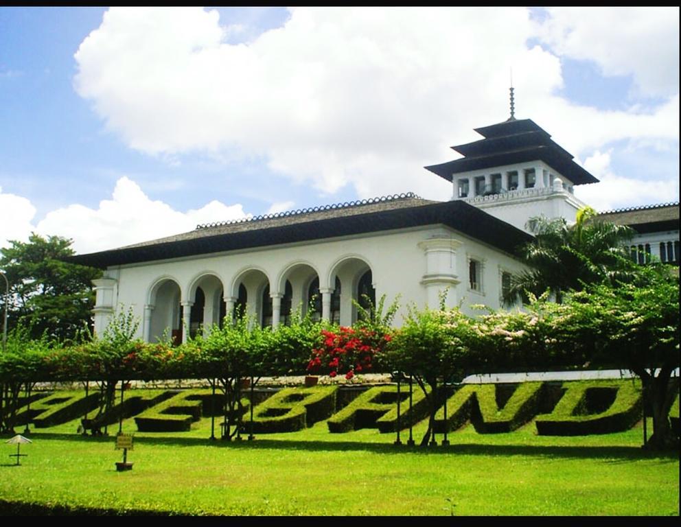 Ciwulan 36 Guest House Bandung Exteriör bild