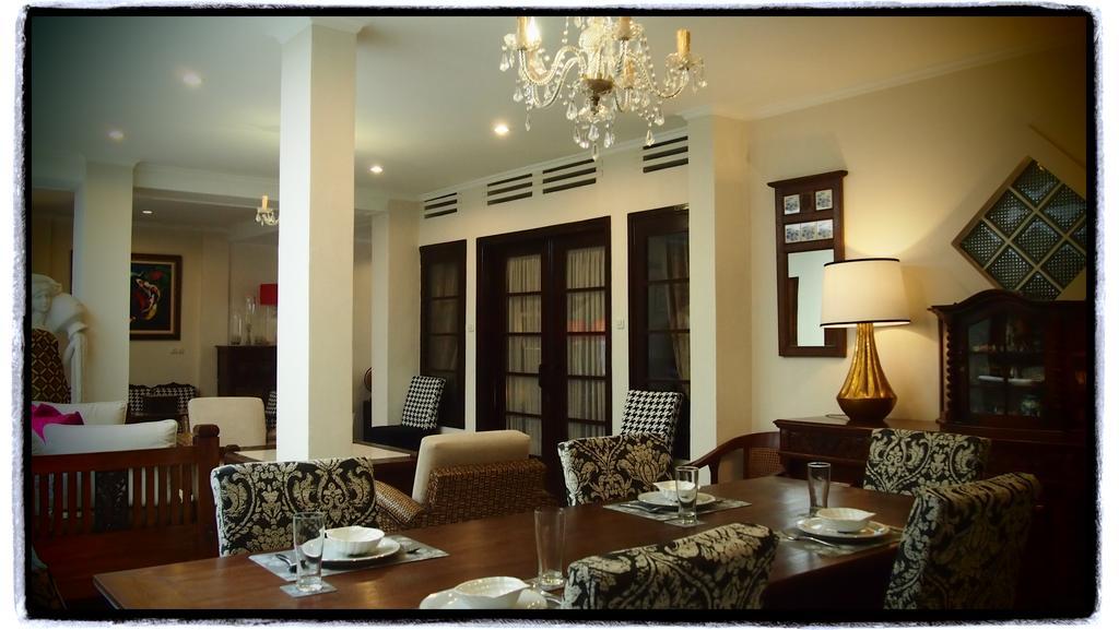 Ciwulan 36 Guest House Bandung Exteriör bild