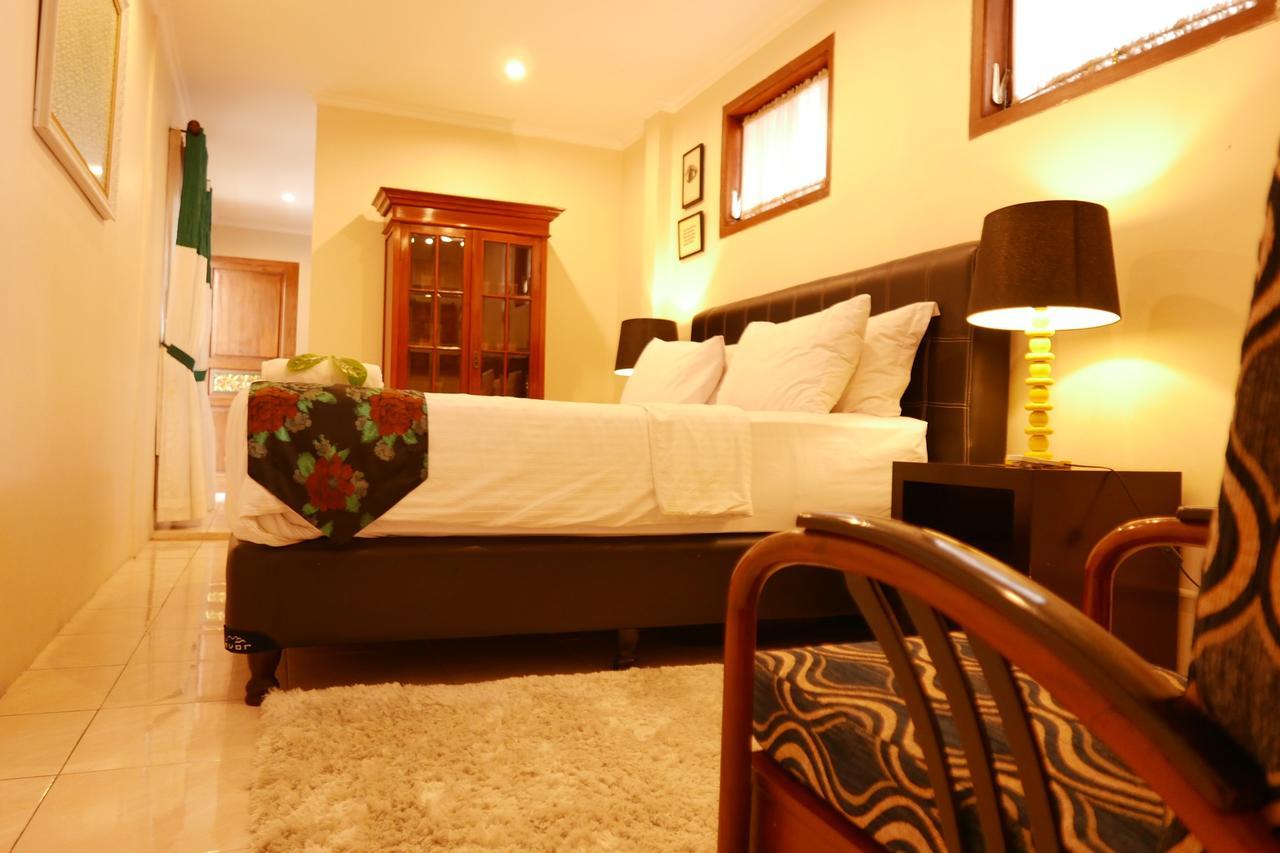 Ciwulan 36 Guest House Bandung Exteriör bild