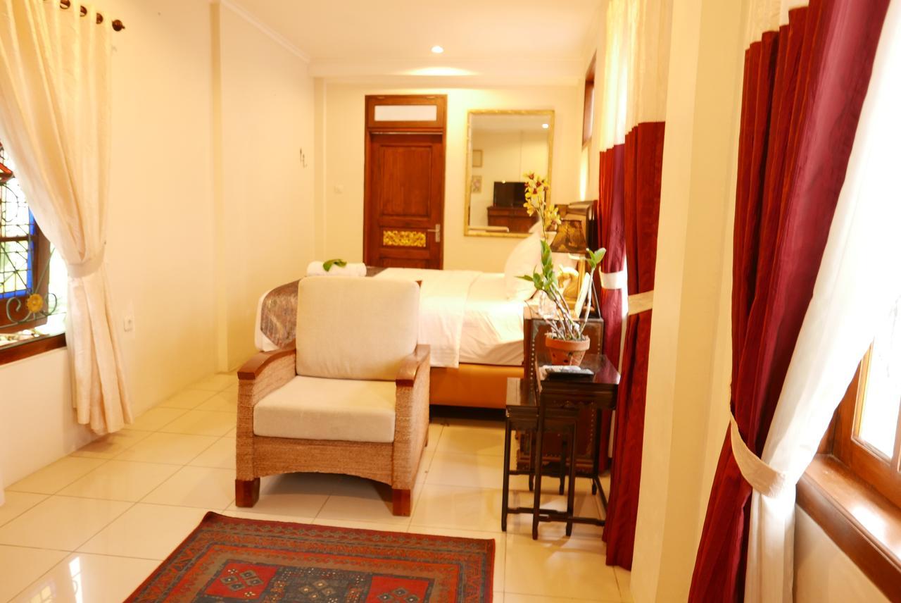 Ciwulan 36 Guest House Bandung Exteriör bild