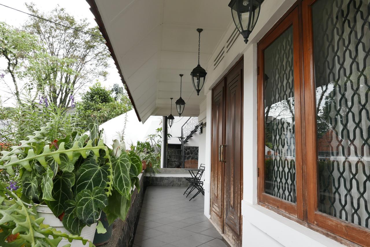 Ciwulan 36 Guest House Bandung Exteriör bild