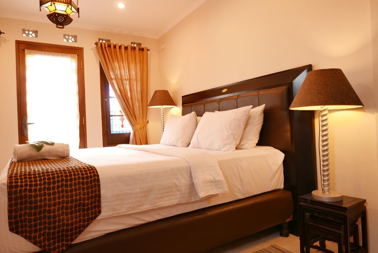 Ciwulan 36 Guest House Bandung Exteriör bild