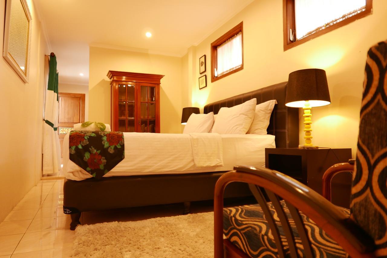 Ciwulan 36 Guest House Bandung Exteriör bild
